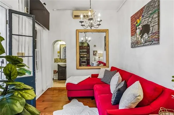 $189,000 | 534 Chartres Street, Unit 4, New Orleans, LA 70130
