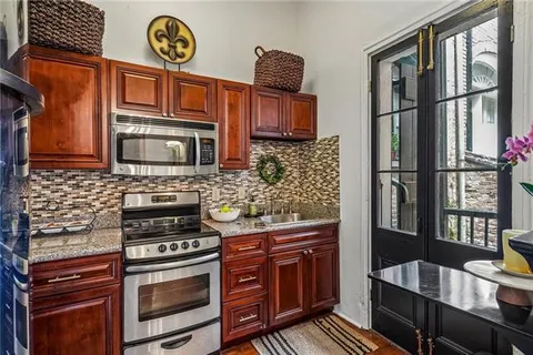 $189,000 | 534 Chartres Street, Unit 4, New Orleans, LA 70130