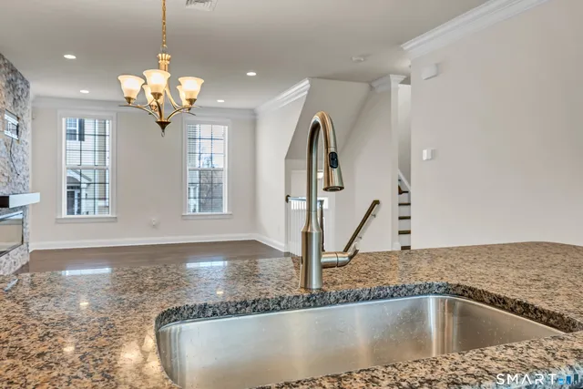 $675,000 | 10 Putnam Lane, Unit 10, Danbury, CT 06810