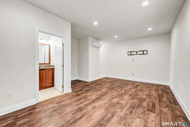 $675,000 | 10 Putnam Lane, Unit 10, Danbury, CT 06810