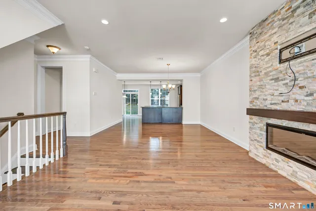 $675,000 | 10 Putnam Lane, Unit 10, Danbury, CT 06810