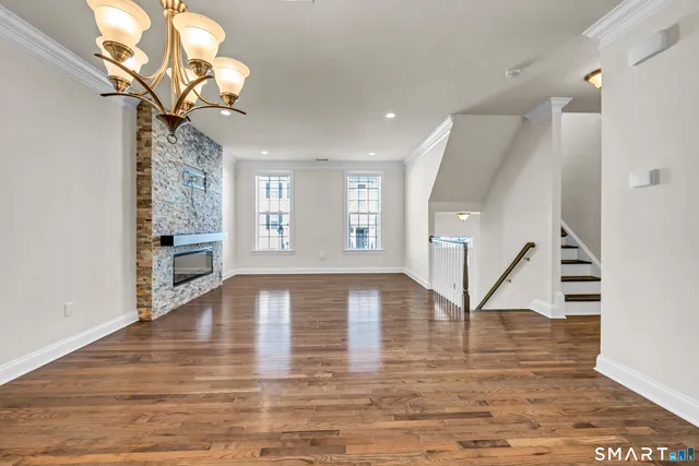 $675,000 | 10 Putnam Lane, Unit 10, Danbury, CT 06810