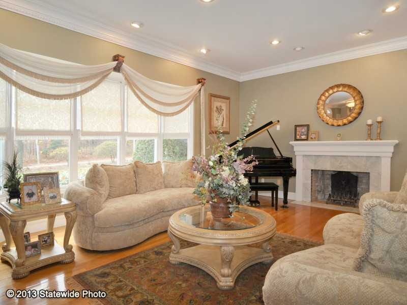 83 Jenckes Hill Road Lincoln, RI 02865 - Photo 3 of 25 Living Room.
