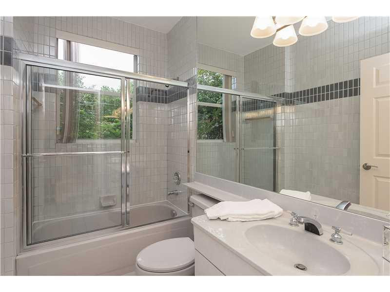 7147 Mariana Court Boca Raton, FL 33433 - Photo 23 of 31 Bathroom