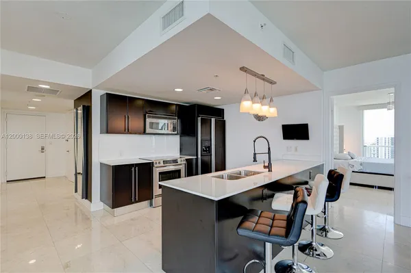 $5,700 | 665 Northeast 25th Street, Unit 2005, Miami, FL 33137