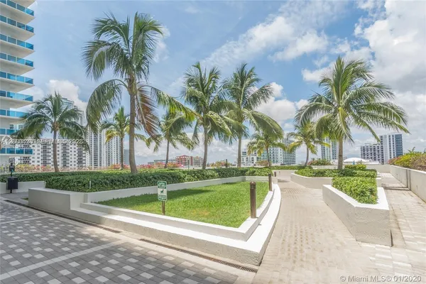 $5,700 | 665 Northeast 25th Street, Unit 2005, Miami, FL 33137