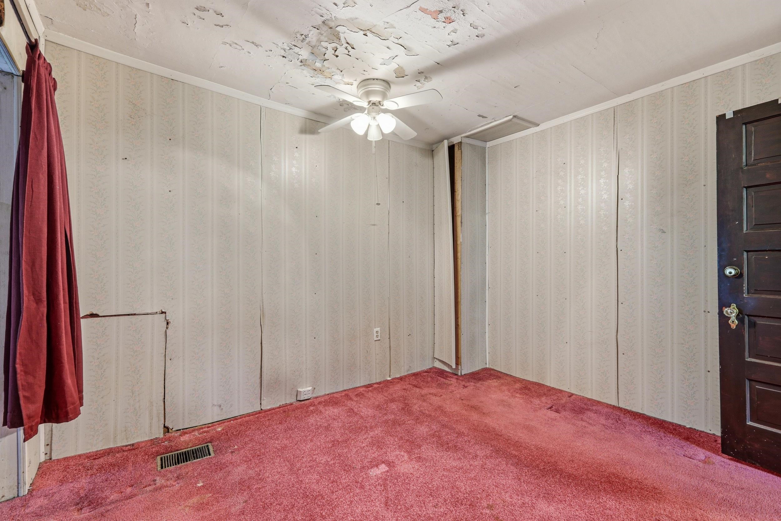 13896 Rockingham Pike Elkton, VA 22827 - Photo 38 of 60 a view of a room with a ceiling fan