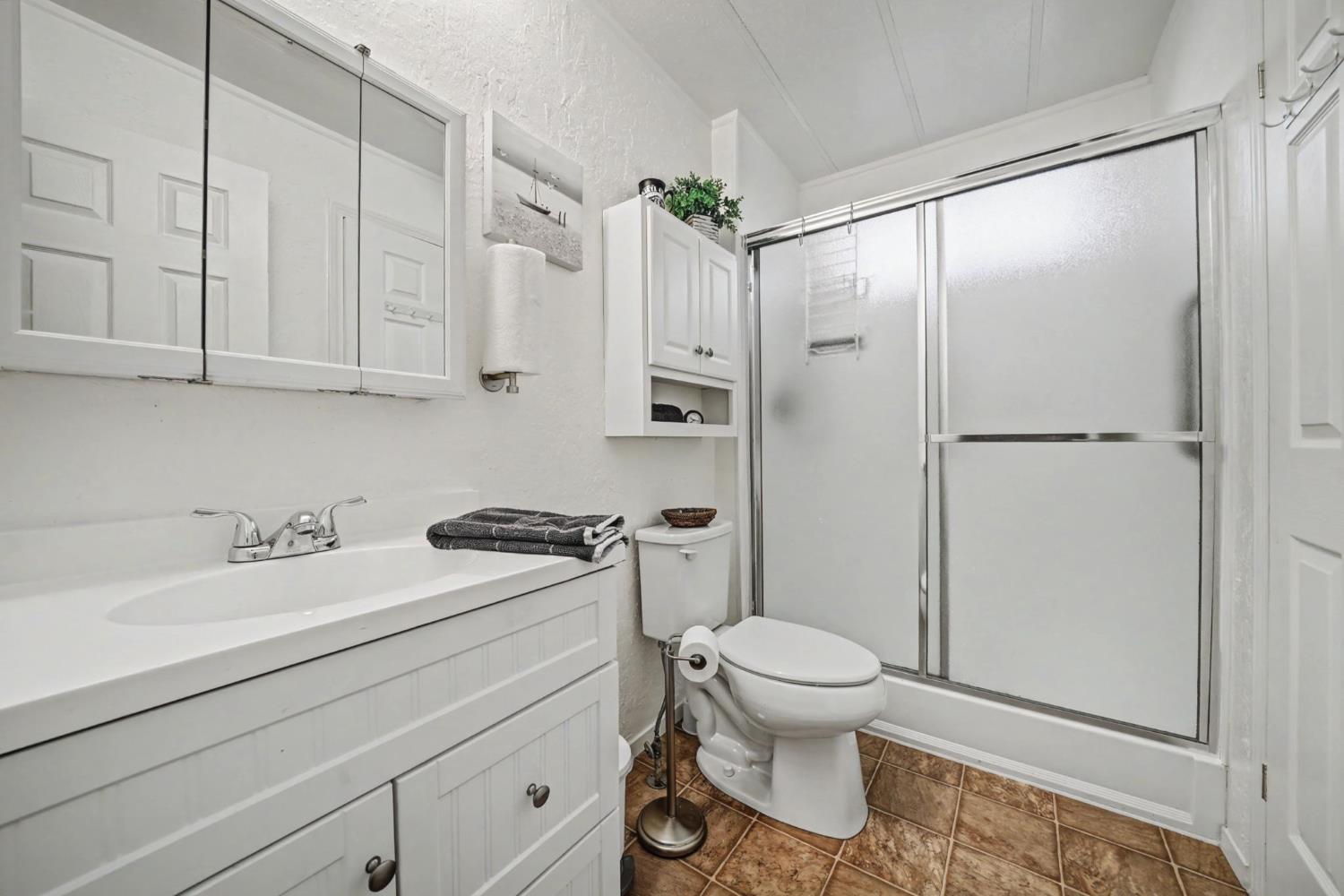 150 Clinton Road, Unit 23 Jackson, CA 95642 - Photo 23 of 56 Guest bathroom #1