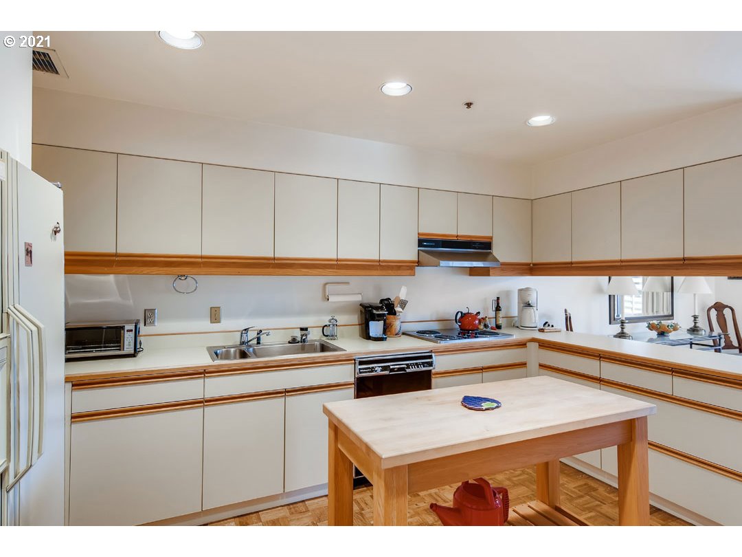 1414 Southwest 3rd Avenue, Unit 2004 Portland, OR 97201 - Photo 11 of 18 Gallery Image 11