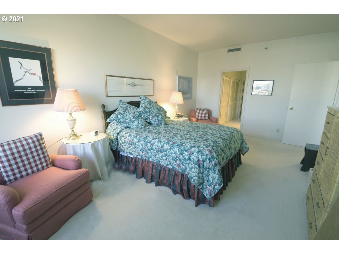 1414 Southwest 3rd Avenue, Unit 2004 Portland, OR 97201 - Photo 13 of 18 Gallery Image 13
