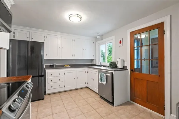 $3,400 | 27 Doro Place, East Providence, RI 02916