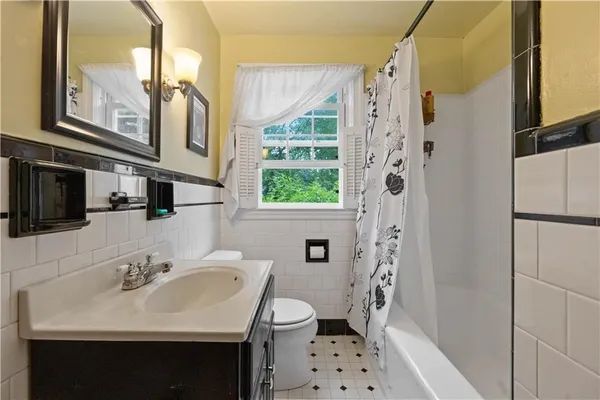 $3,400 | 27 Doro Place, East Providence, RI 02916