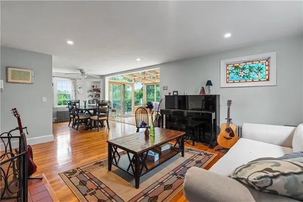 $3,400 | 27 Doro Place, East Providence, RI 02916