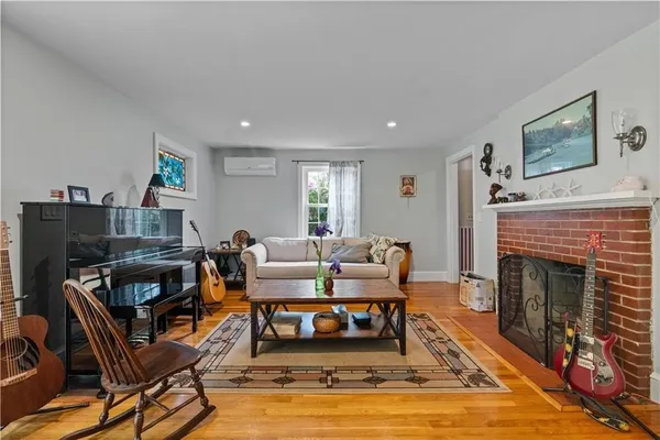 $3,400 | 27 Doro Place, East Providence, RI 02916