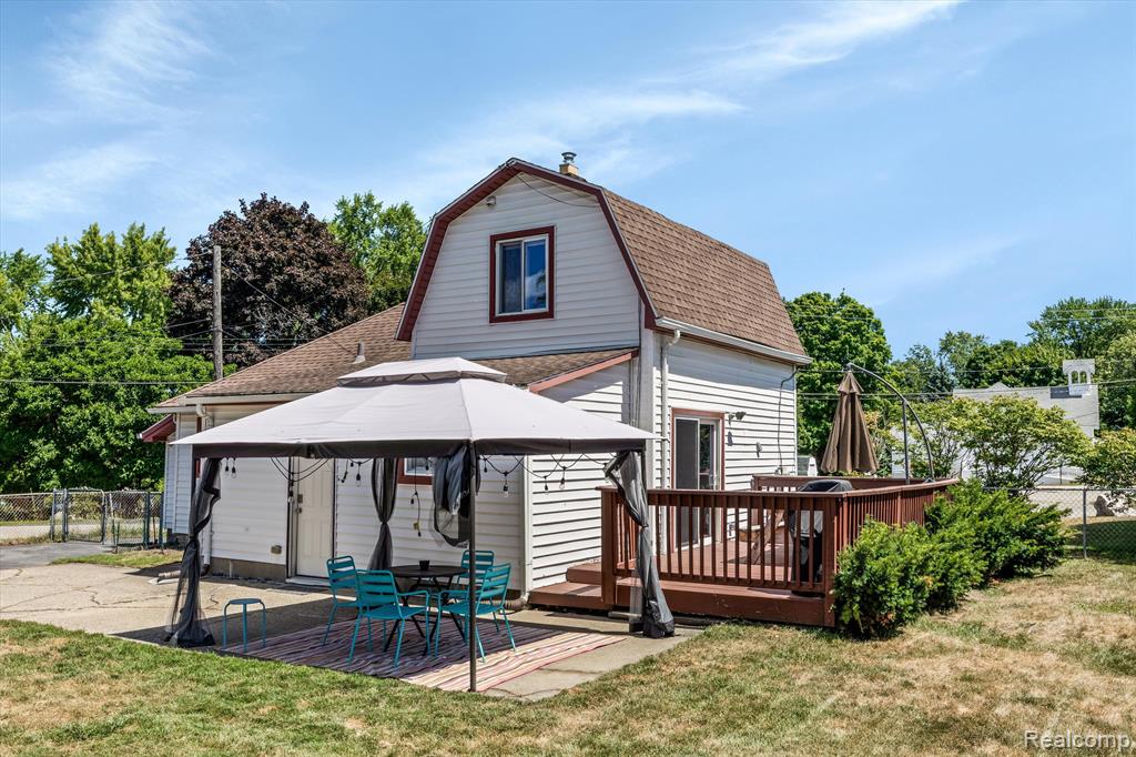 127 Angle Road Walled Lake, MI 48390 - Photo 43 of 57