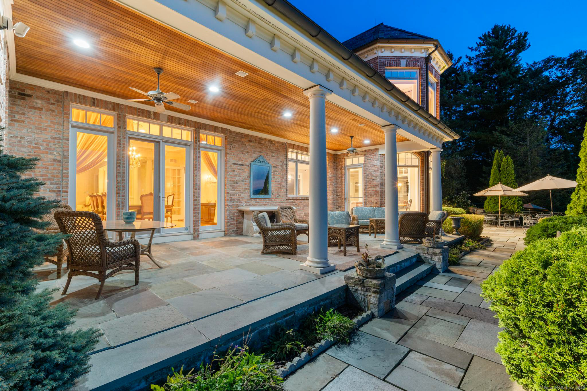 23 Robkins Road Avon, CT 06001 - Photo 35 of 40 a living room filled with furniture
