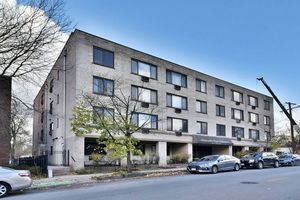 6060 North Ridge Avenue, Unit 1A Chicago, IL 60660 - Photo 25 of 25 a front view of a building with street view