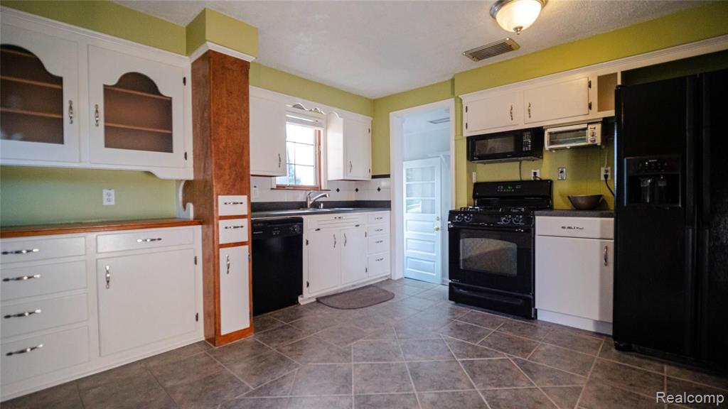 259 Red Oak Lane Rochester Hills, MI 48307 - Photo 8 of 21