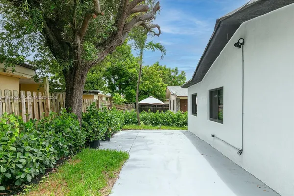 a view of a back yard of the house