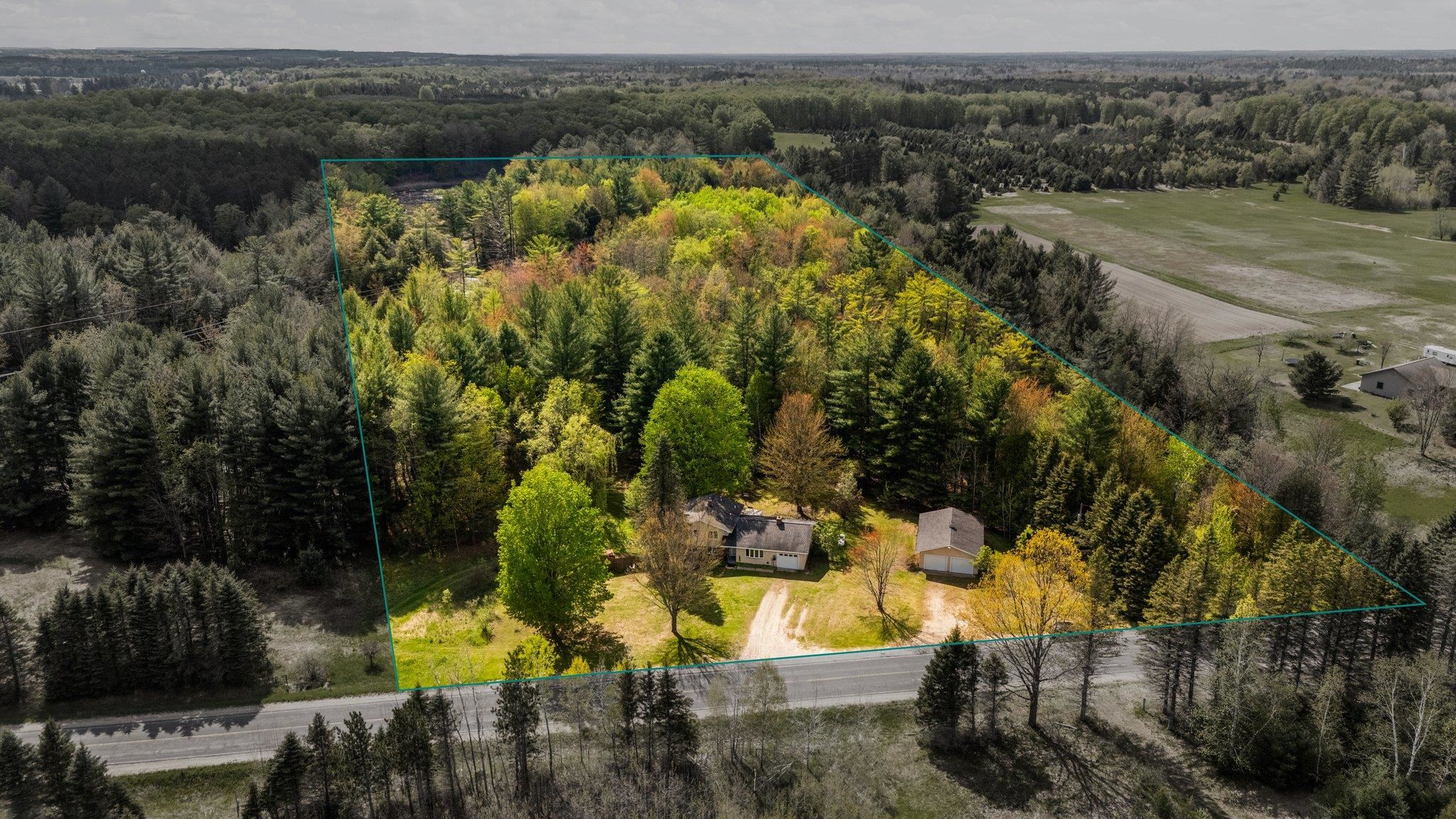 4542 Crofton Road South Boardman, MI 49680 - Photo 31 of 44 1934057-e79ac969-4e62-4d87-9cb1-ec5a41a754fa.JPG