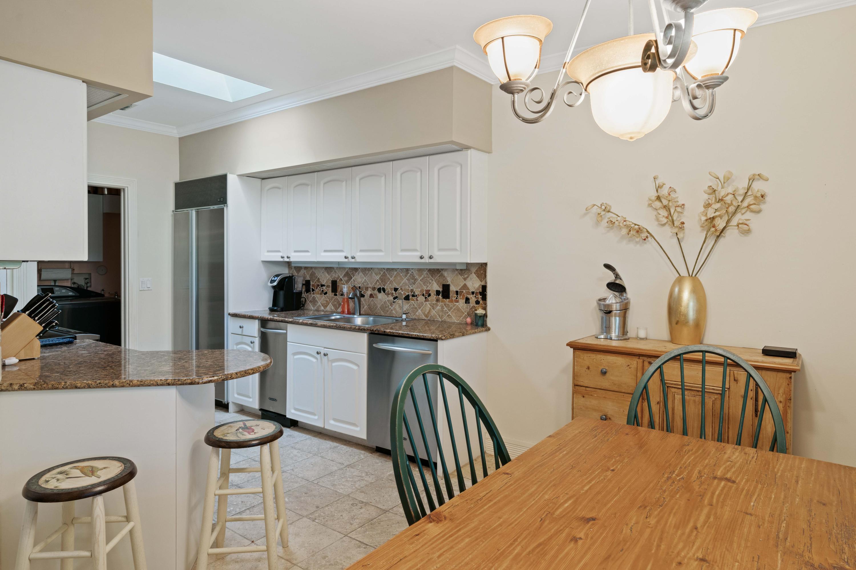 2902 Captains Way Jupiter, FL 33477 - Photo 12 of 31 Dining area
