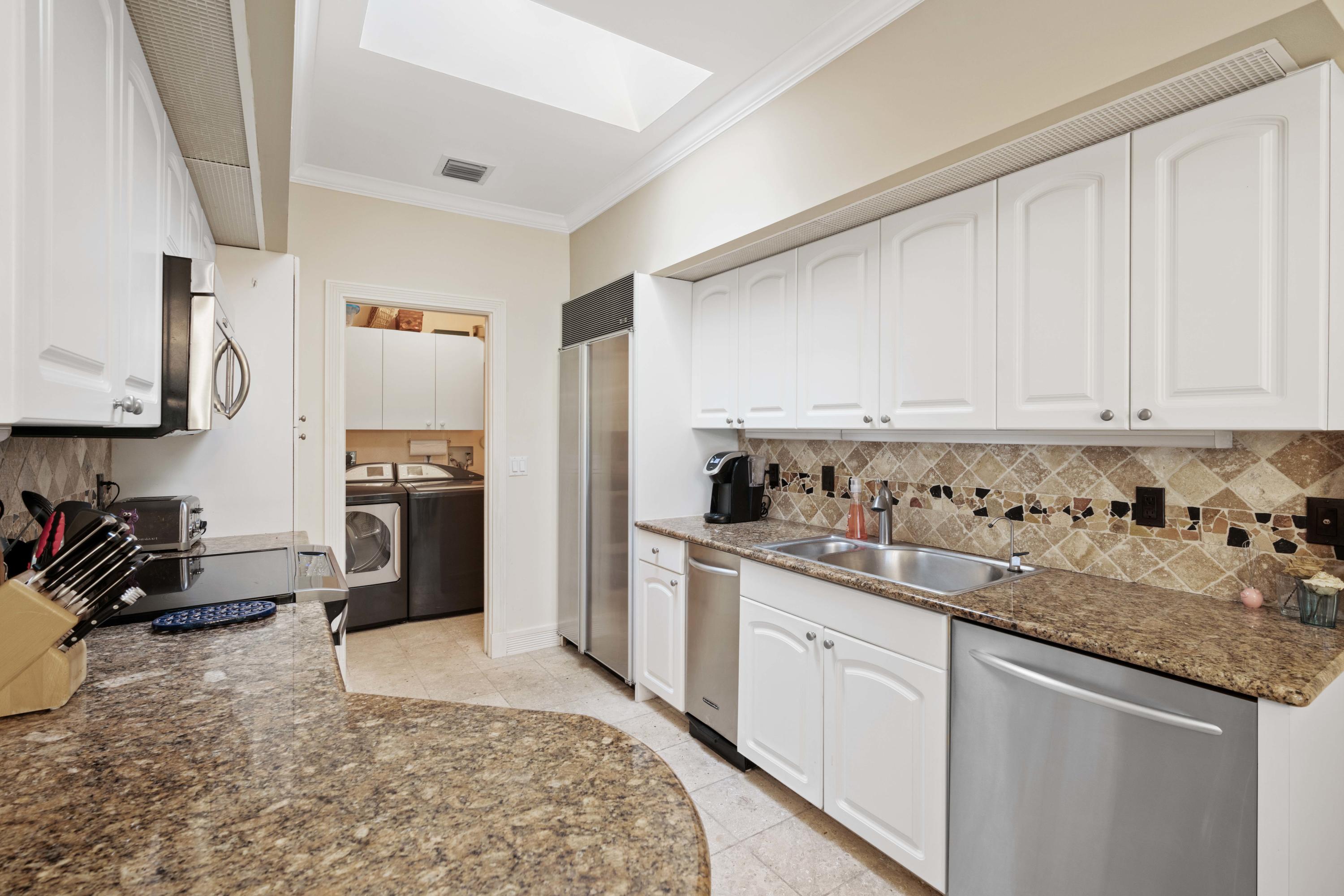 2902 Captains Way Jupiter, FL 33477 - Photo 13 of 31 Kitchen