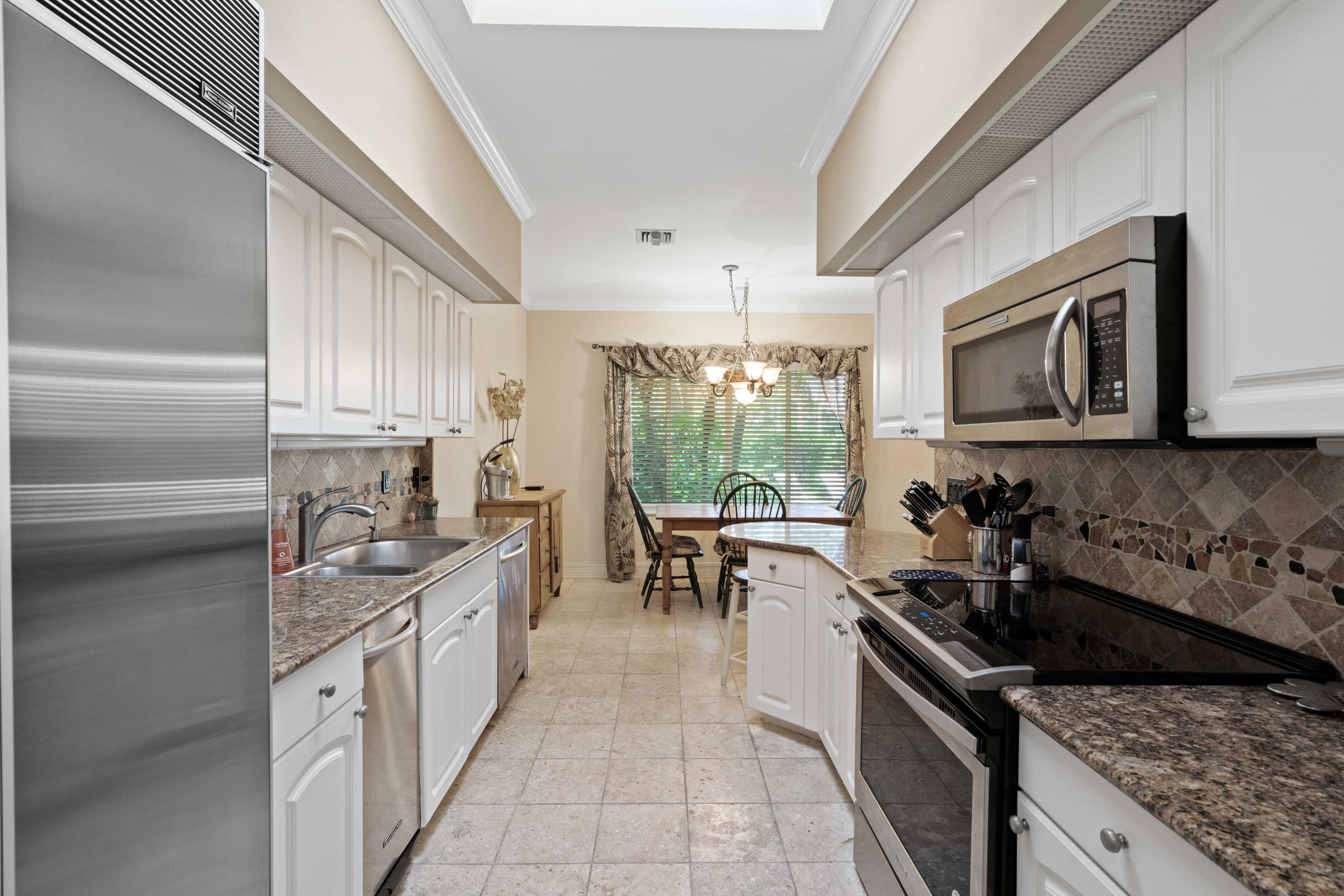 2902 Captains Way Jupiter, FL 33477 - Photo 16 of 31 Kitchen