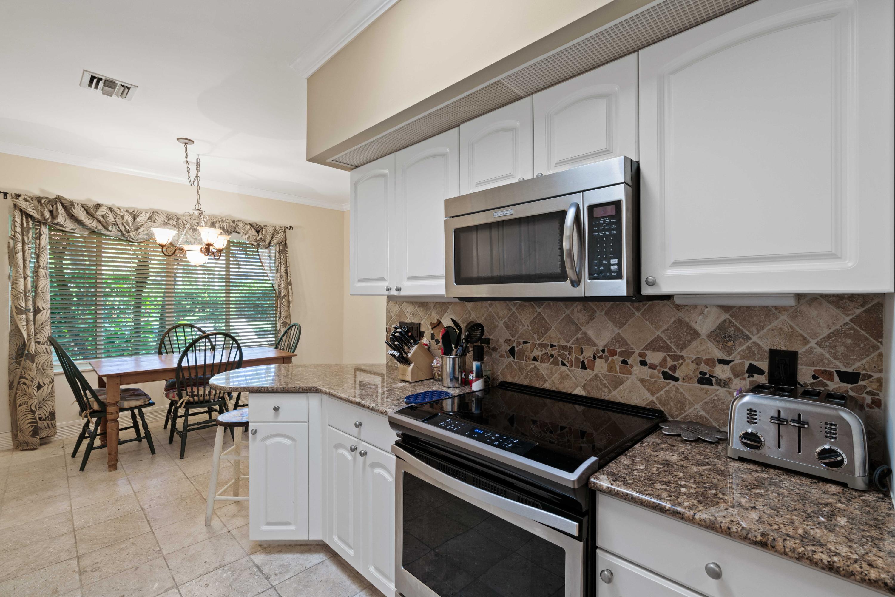 2902 Captains Way Jupiter, FL 33477 - Photo 17 of 31 Kitchen