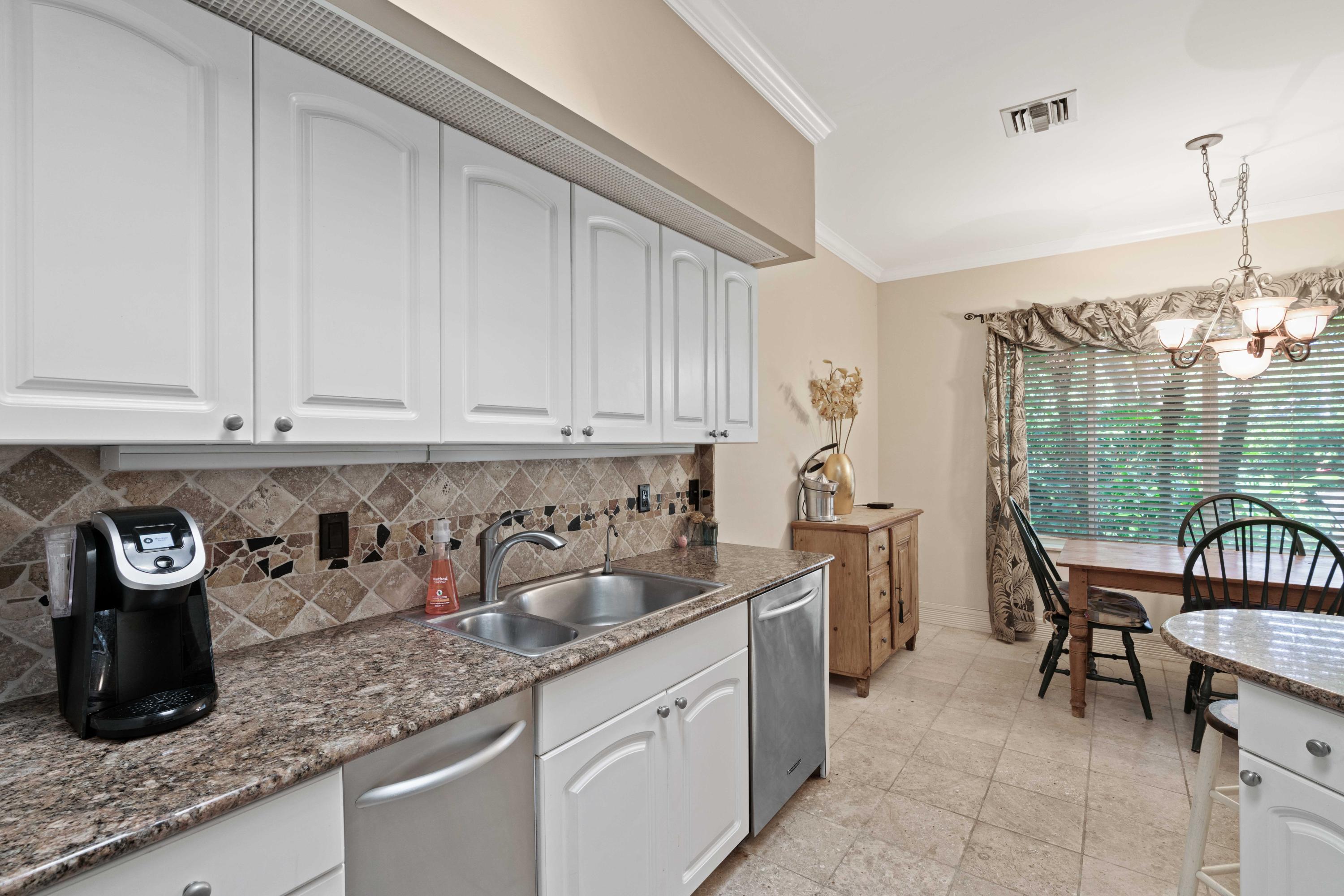 2902 Captains Way Jupiter, FL 33477 - Photo 18 of 31 Kitchen