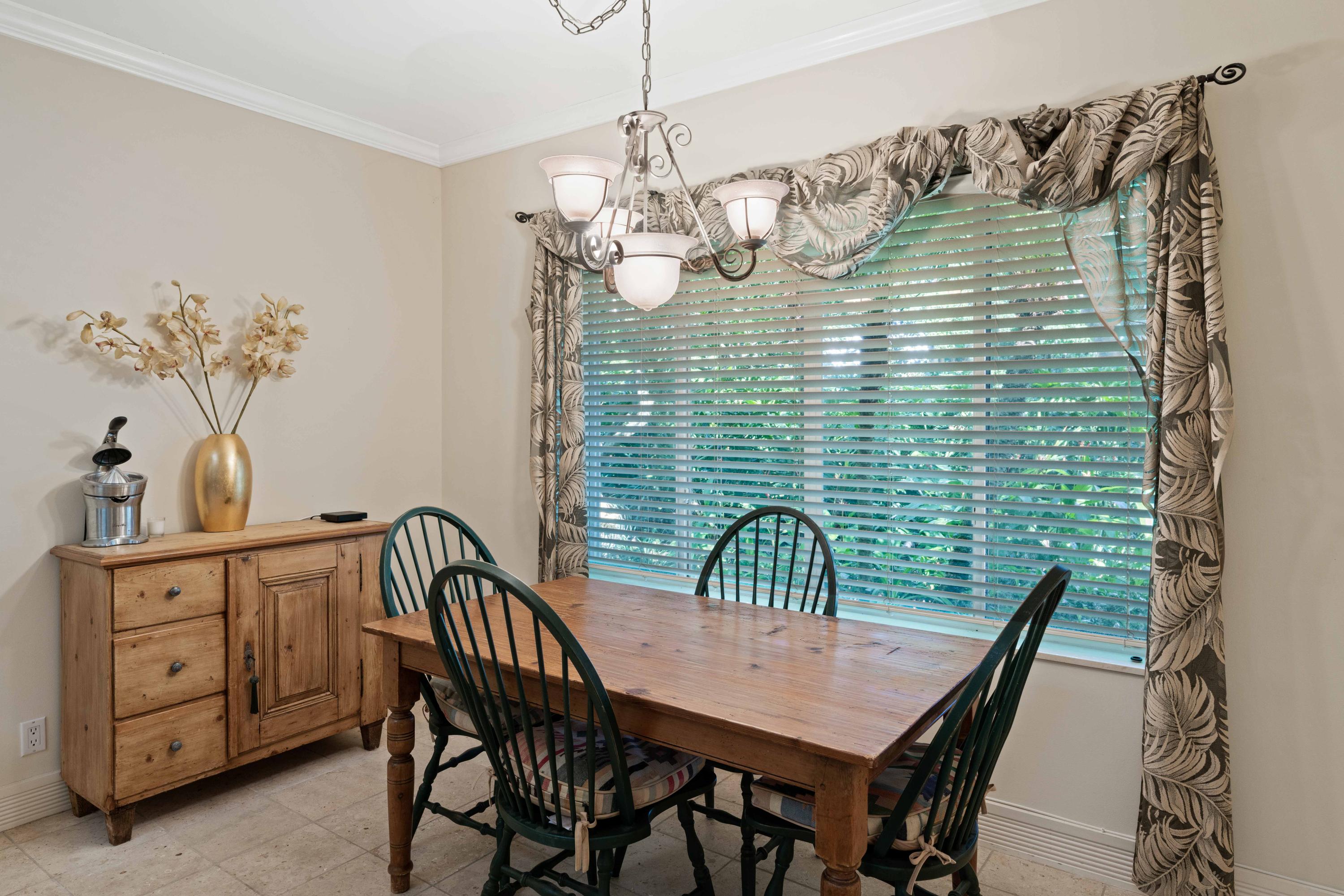 2902 Captains Way Jupiter, FL 33477 - Photo 19 of 31 Dining area