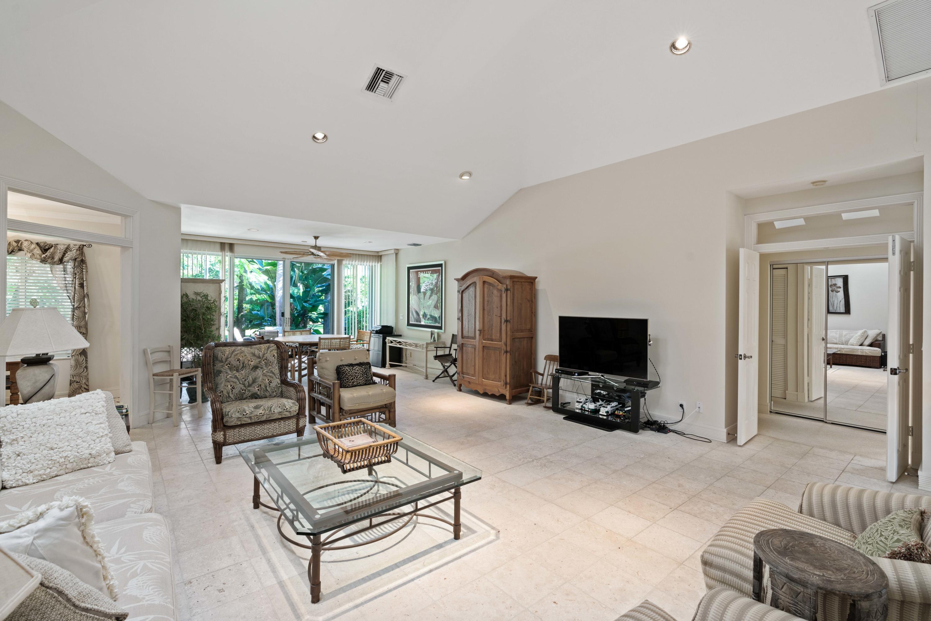 2902 Captains Way Jupiter, FL 33477 - Photo 6 of 31 Living area