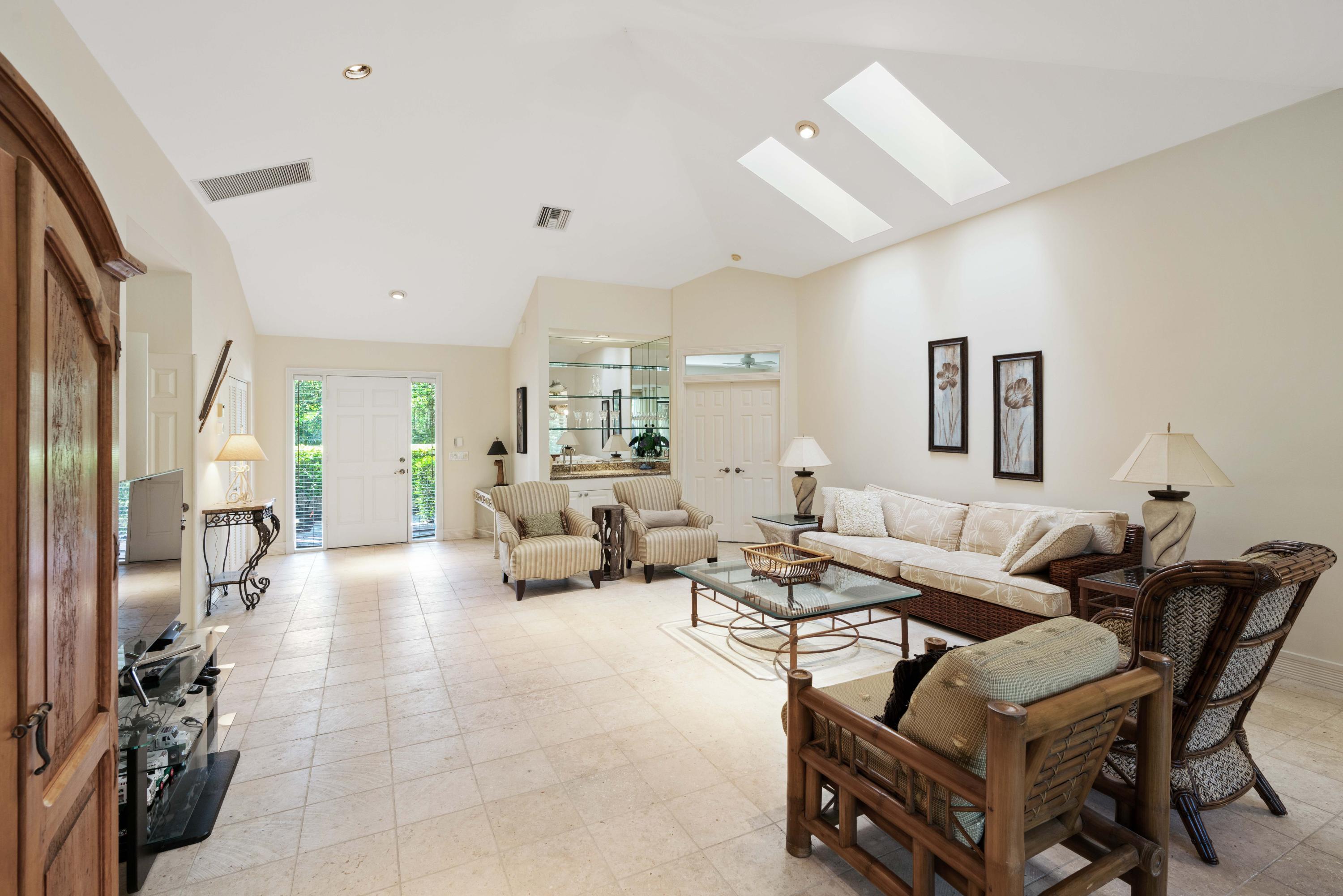 2902 Captains Way Jupiter, FL 33477 - Photo 7 of 31 Living area