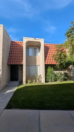 $2,300 | 2260 North Indian Canyon Drive, Unit B, Palm Springs, CA 92262