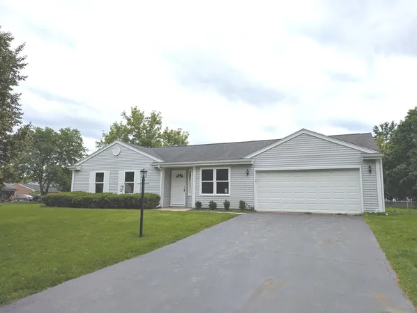 $329,900 | 1005 Wembley Drive, Island Lake, IL 60042