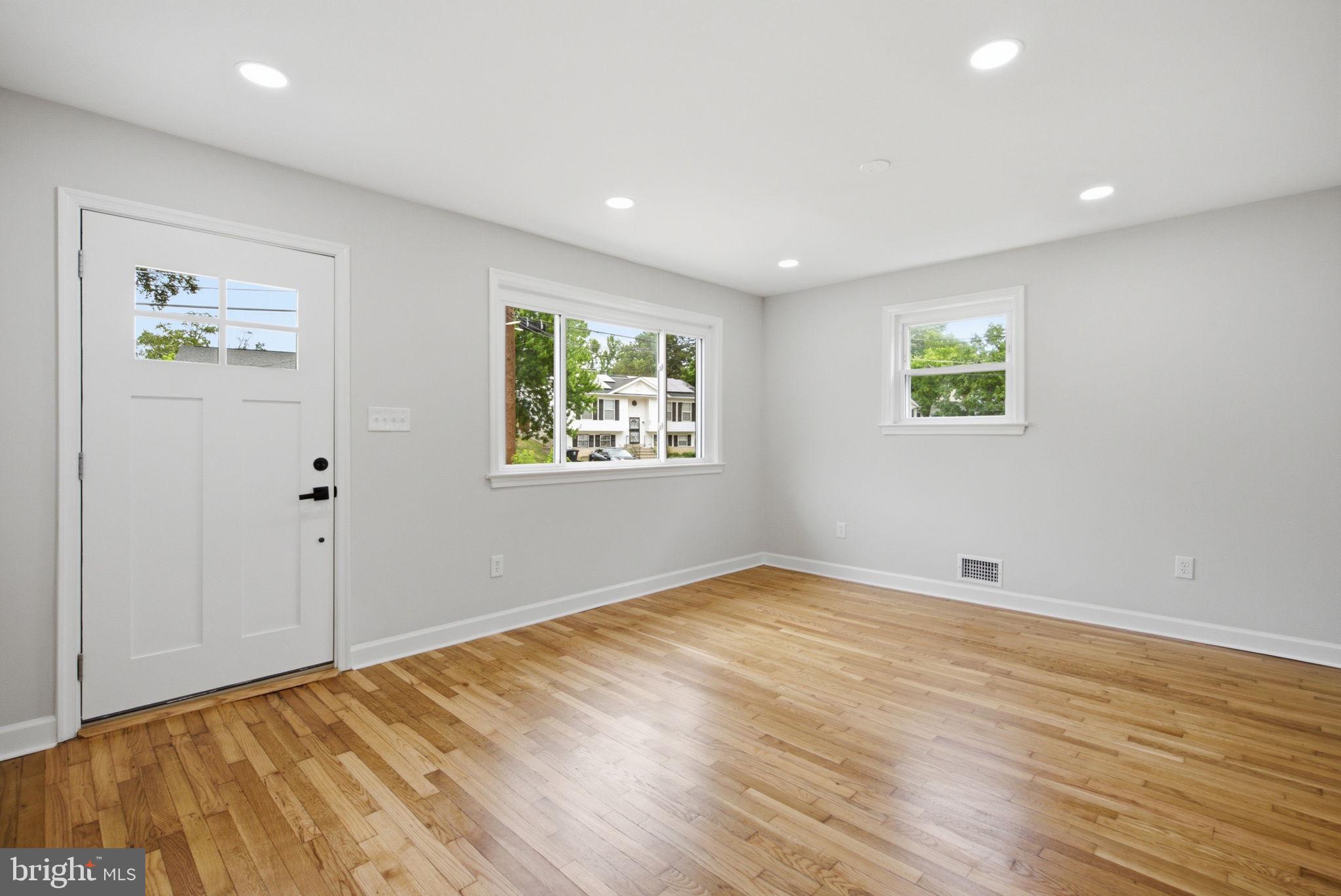 6615 Valley Park Road Capitol Heights, MD 20743 - Photo 3 of 25 Bright and airy open space awaits.