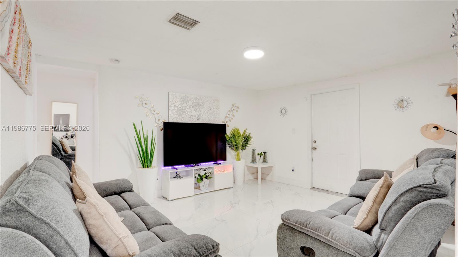 10529 Northwest 35th Avenue Miami, FL 33147 - Photo 5 of 33