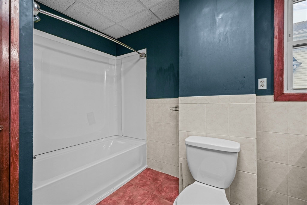 337 Columbia Street Fall River, MA 02721 - Photo 28 of 33 a bathroom with a toilet and a bathtub