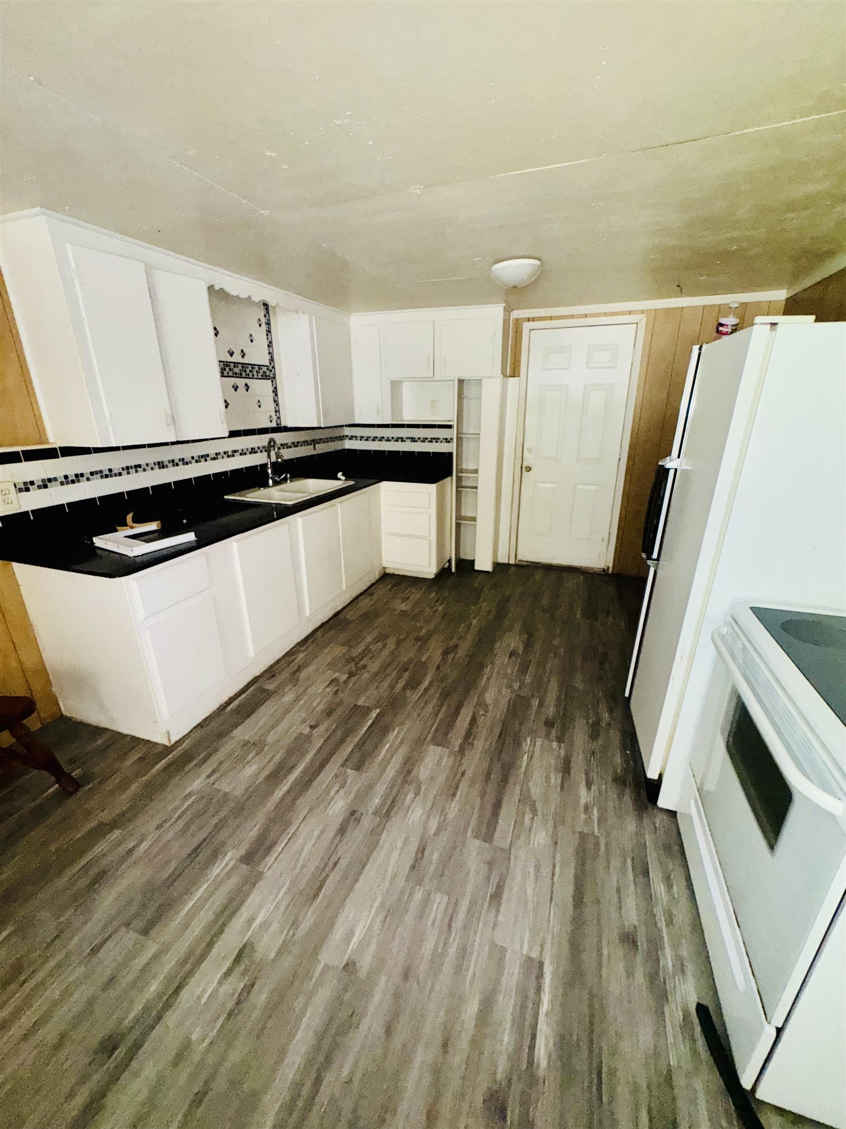 1008 West Ave B Silsbee, TX 77656 - Photo 4 of 10