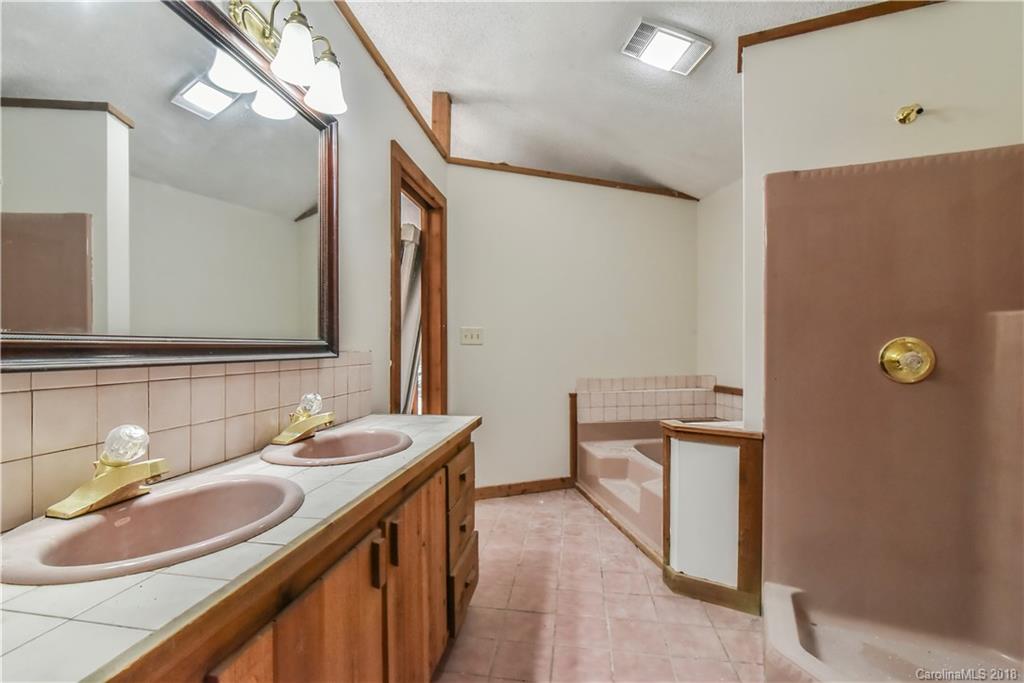 565 Hominy Branch Road Hendersonville, NC 28792 - Photo 14 of 31 Gallery Image 14
