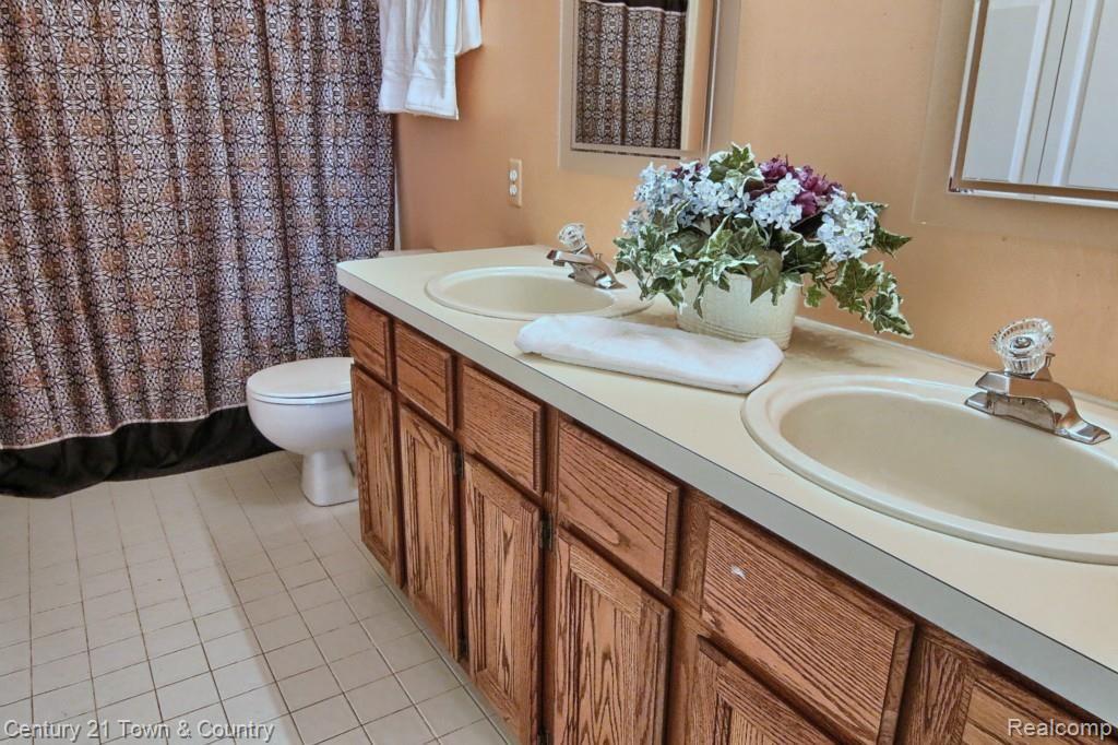 178 Grosvenor Drive Rochester Hills, MI 48307 - Photo 23 of 32