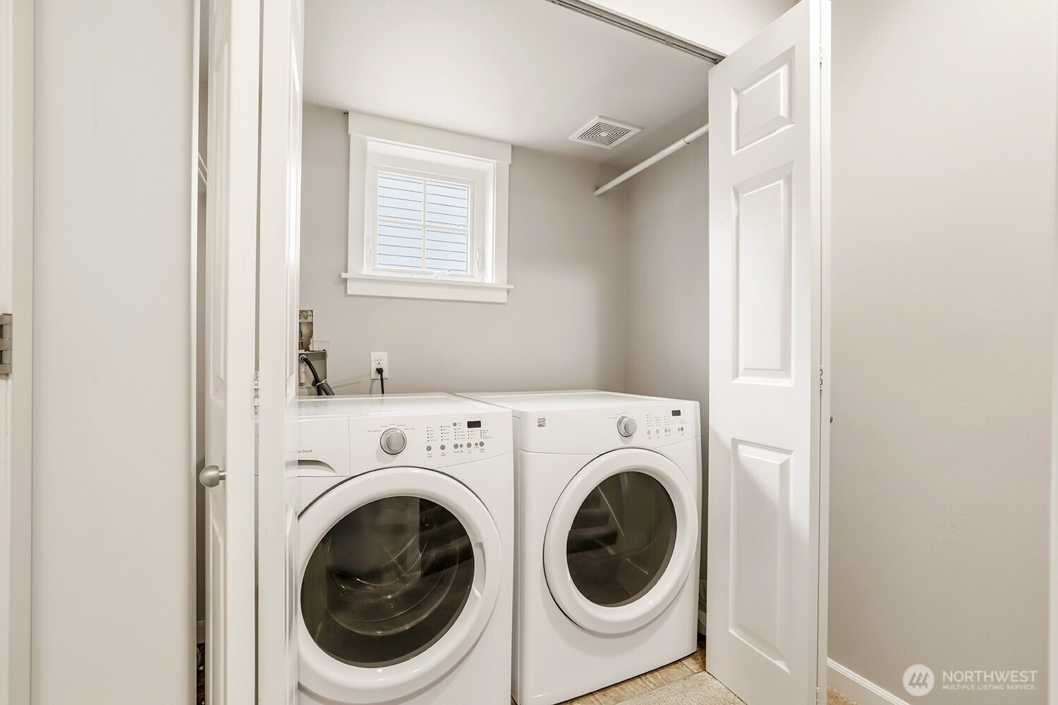 17520 12th Avenue Northeast, Unit B Shoreline, WA 98155 - Photo 9 of 29