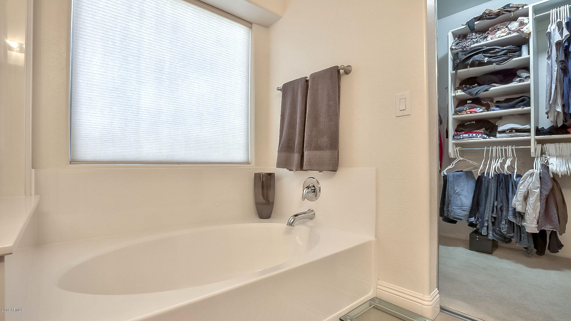 2610 East Ridge Creek Road Phoenix, AZ 85024 - Photo 14 of 26 Roman tub in master bathroom