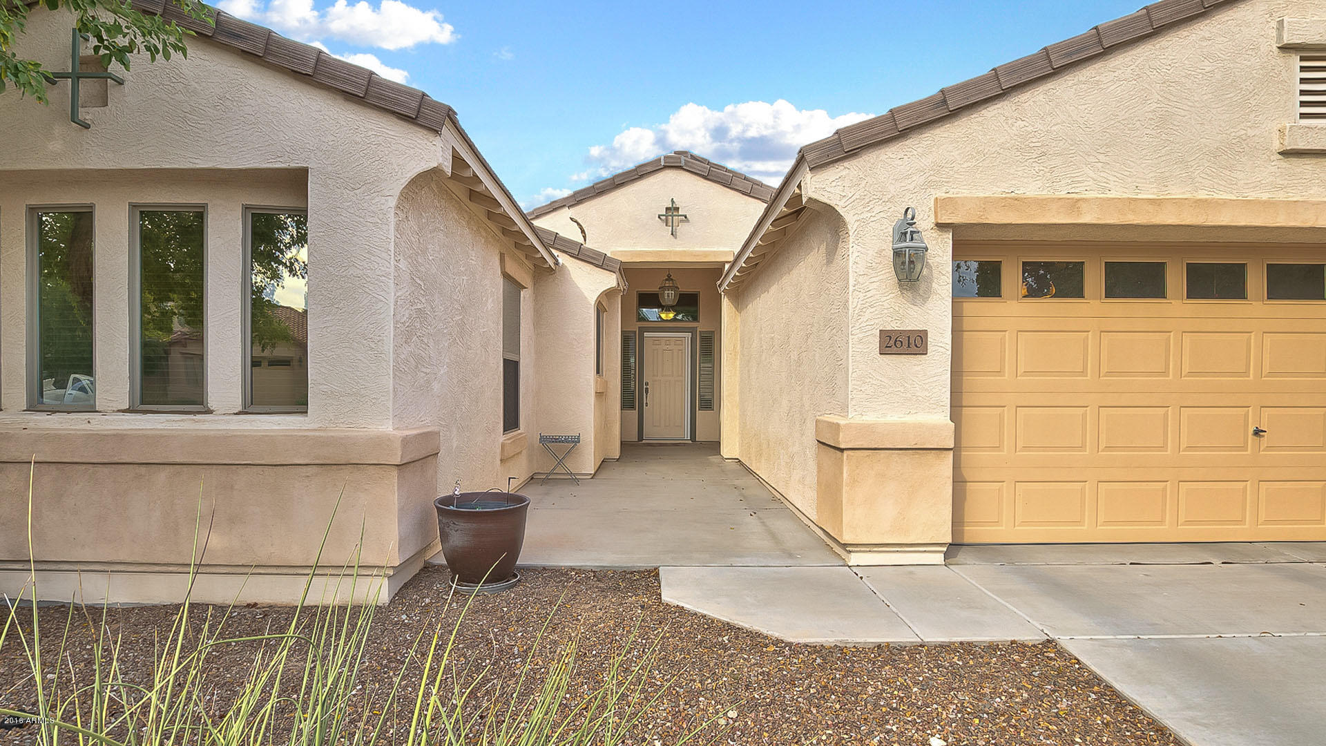 2610 East Ridge Creek Road Phoenix, AZ 85024 - Photo 3 of 26 3 Bedrooms, 2 baths + den