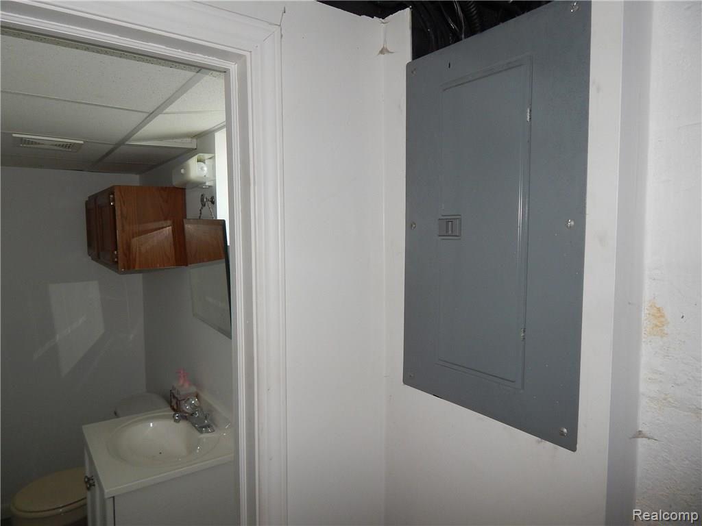 8327 Bernice Street Center Line, MI 48015 - Photo 57 of 59 DSCN4146.JPG