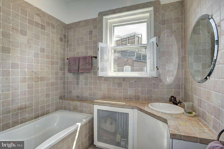 2134 Leroy Place Northwest Washington, DC 20008 - Photo 17 of 27 Bath (Master)