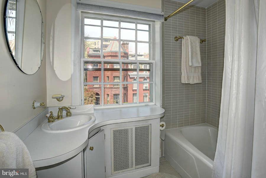 2134 Leroy Place Northwest Washington, DC 20008 - Photo 23 of 27 Bath