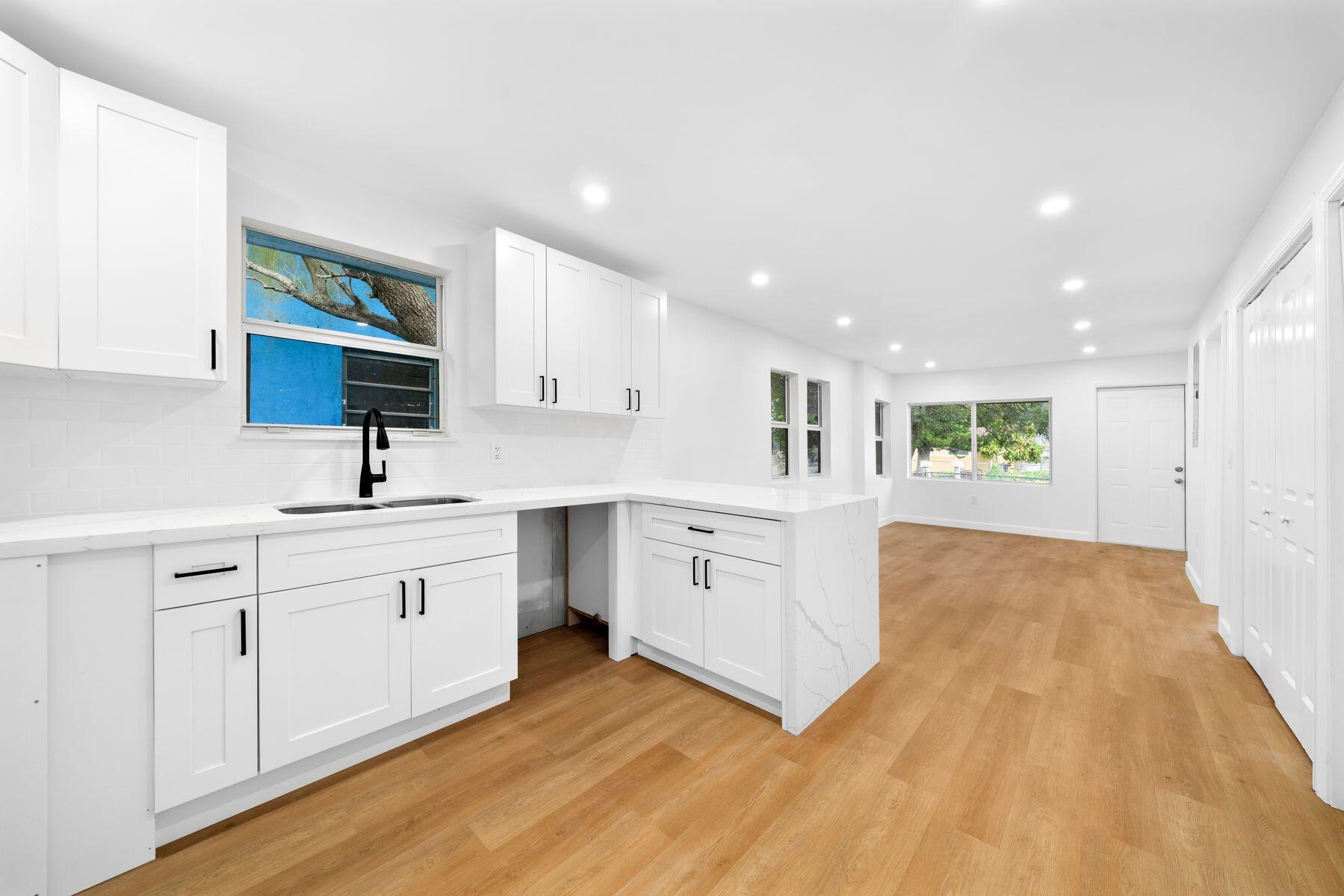 2902 Northwest 45th St  