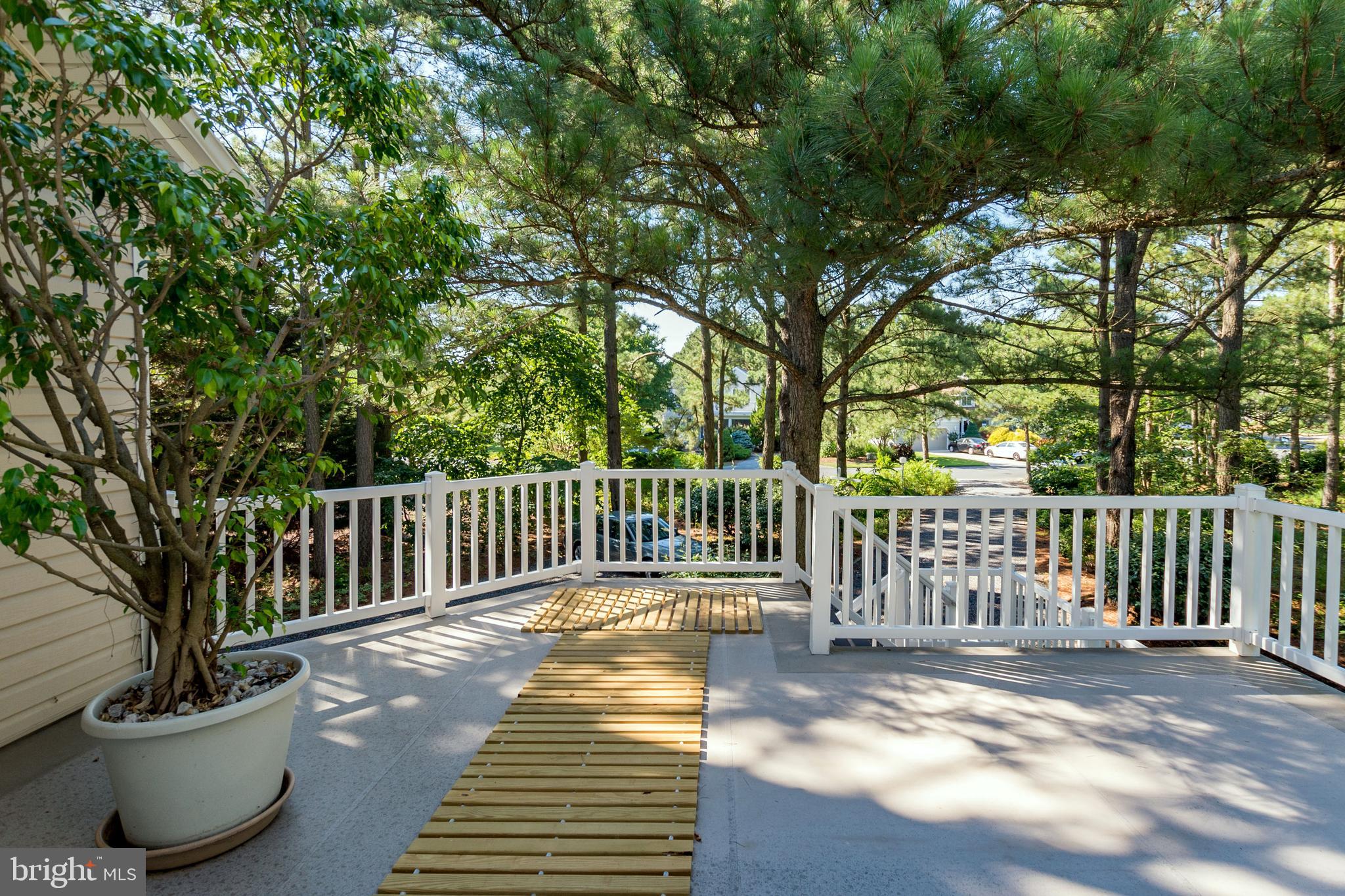 533 Bethany Loop Bethany Beach, DE 19930 - Photo 10 of 44 Front deck and entrance to the home