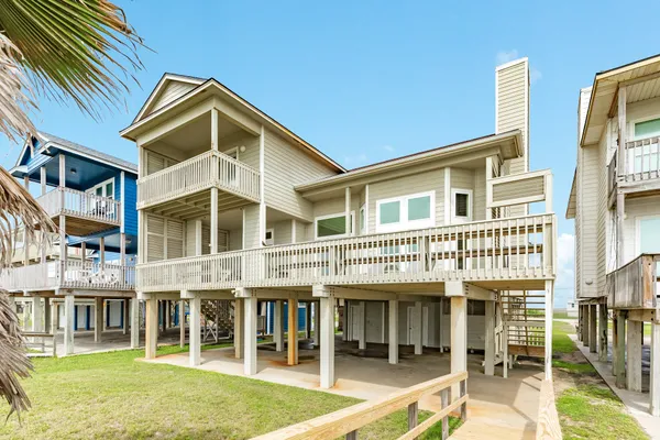 $1,179,000 | 2330 Bluewater Highway, Surfside Beach, TX 77541