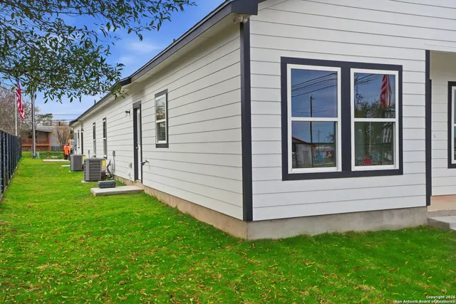 a view of a house with backyard and porch